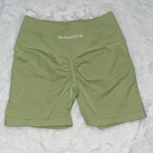 Alphalete Amplify Shorts - Frozen Spring - M